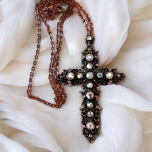 Cross pendant pink and clear rhinestones in a warm rose stainless steel setting - Picture 2 of 15